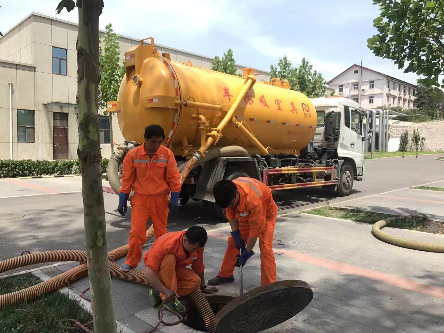墨玉化粪池清理与5-8吨吸粪车施工效率分析